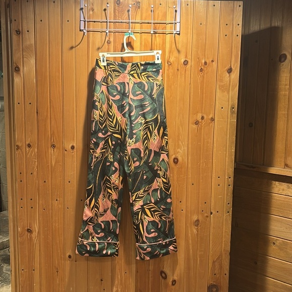 ‼️FARM RIO pants‼️ - Picture 1 of 7